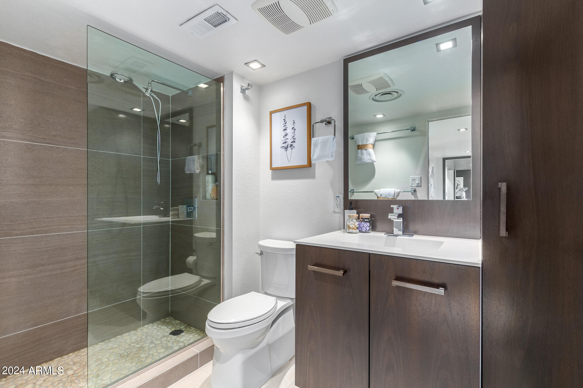 207 West Clarendon Avenue, Unit F8 Phoenix, AZ 85013 - Photo 17 of 28 0019-19 - Clarendon