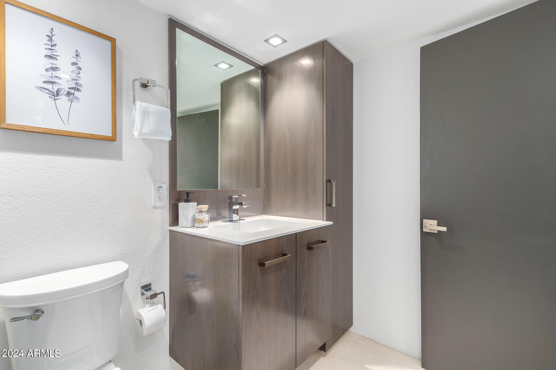 207 West Clarendon Avenue, Unit F8 Phoenix, AZ 85013 - Photo 18 of 28 0020-20 - Clarendon