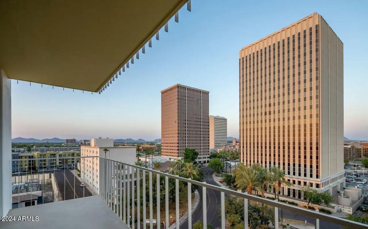 207 West Clarendon Avenue, Unit F8 Phoenix, AZ 85013 - Photo 3 of 28 view