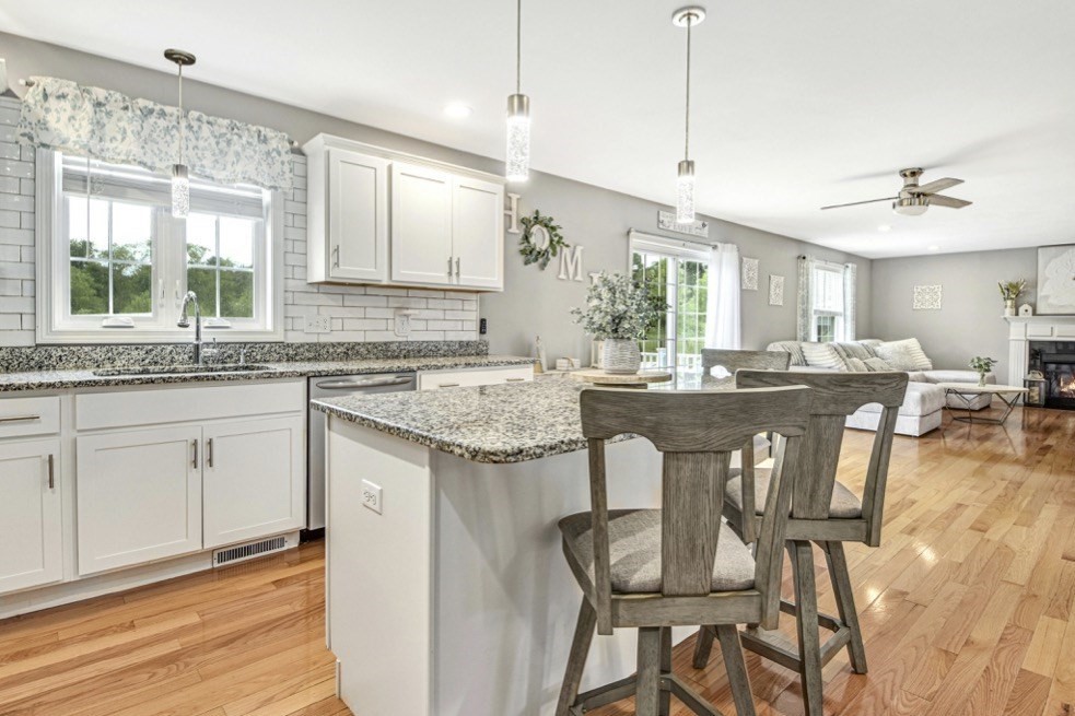 102 Parker Road Dracut, MA 01826 - Photo 5 of 35 Gallery Image 5