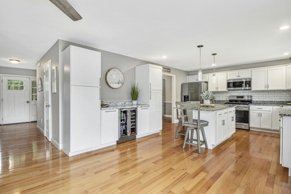 102 Parker Road Dracut, MA 01826 - Photo 6 of 35 Gallery Image 6