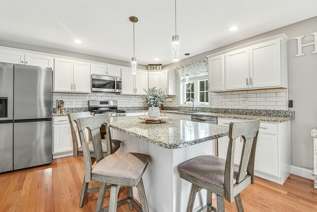 102 Parker Road Dracut, MA 01826 - Photo 7 of 35 Gallery Image 7