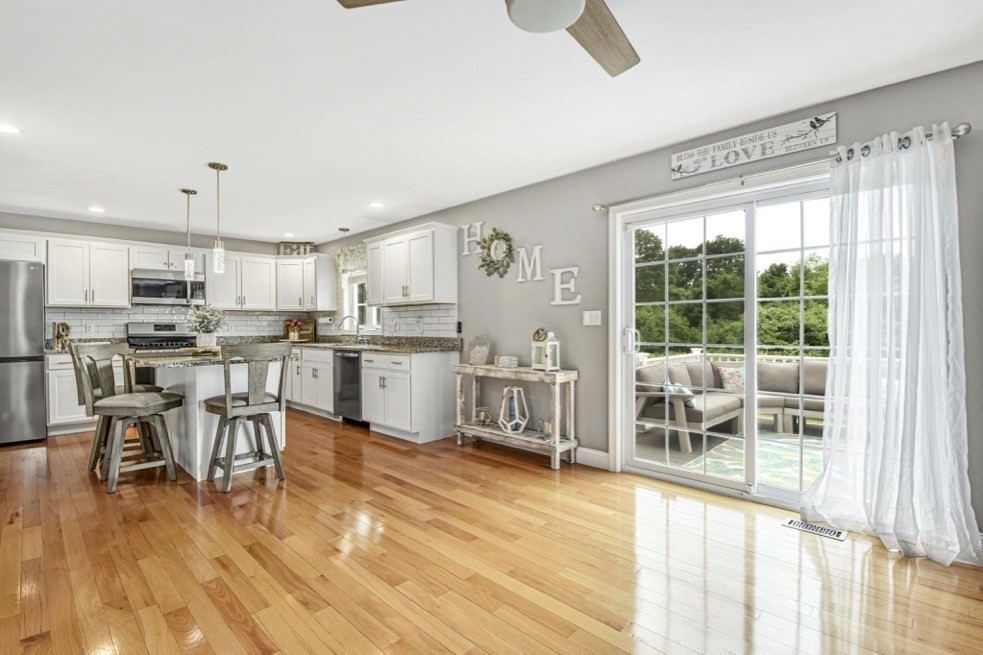102 Parker Road Dracut, MA 01826 - Photo 8 of 35 Gallery Image 8