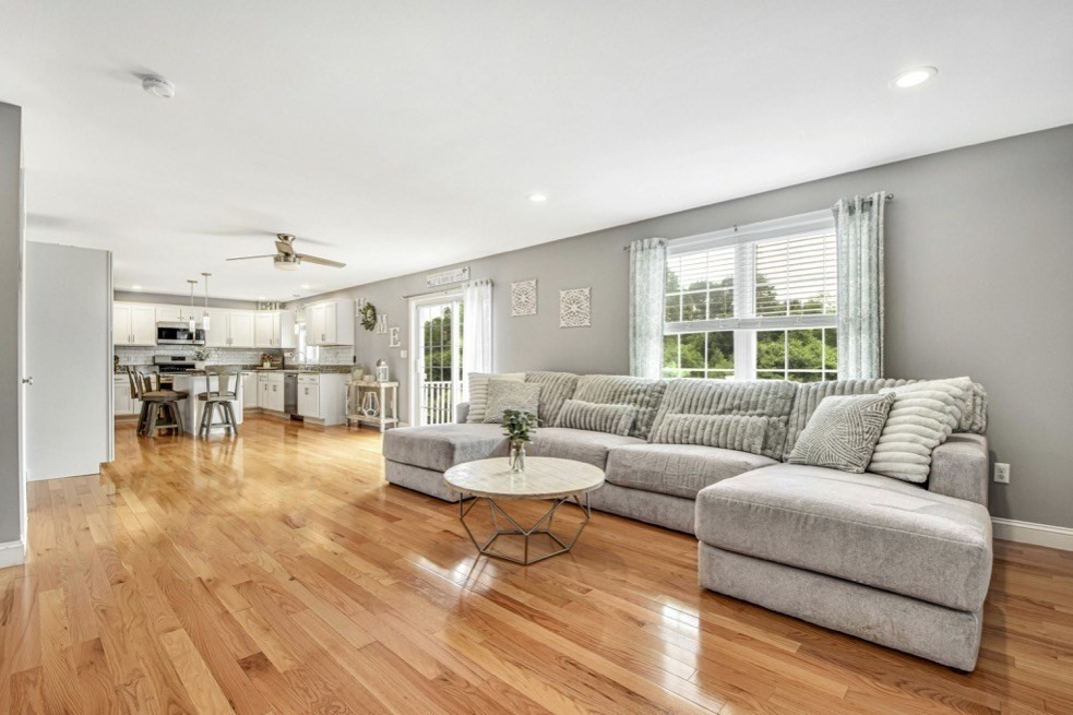 102 Parker Road Dracut, MA 01826 - Photo 9 of 35 Gallery Image 9