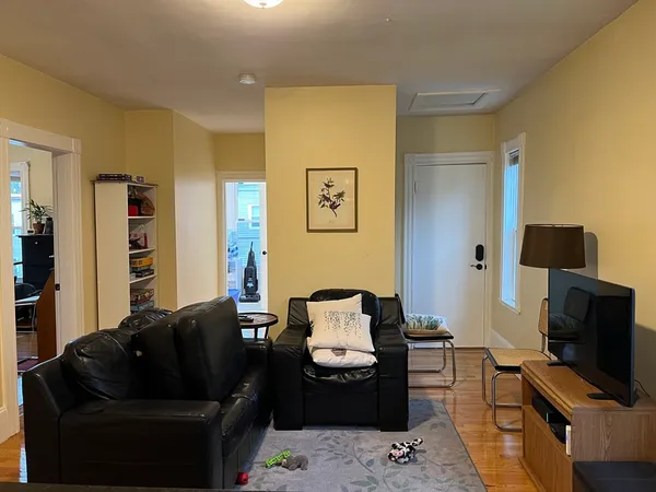 $5,500 | 42 Gorham Street, Unit 3, Somerville, MA 02144
