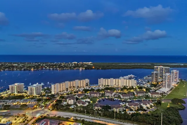 $3,500 | 130 Lakeshore Drive, Unit PH 22, North Palm Beach, FL 33408