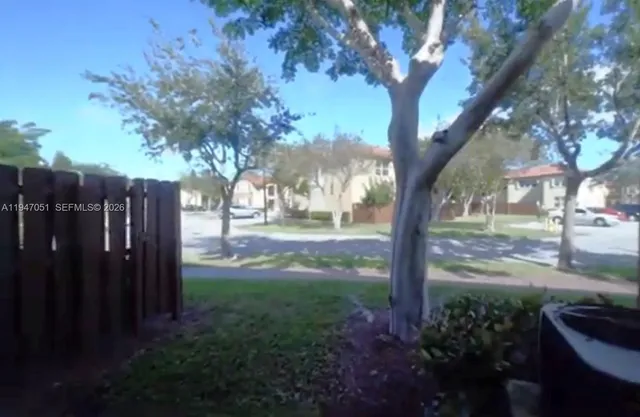 a view of yard with green space