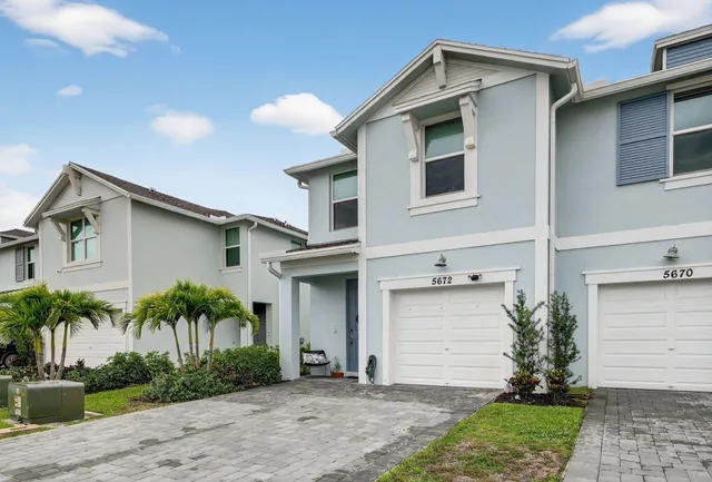 $422,900 | 5672 Southeast Edgewater Circle, Stuart, FL 34997