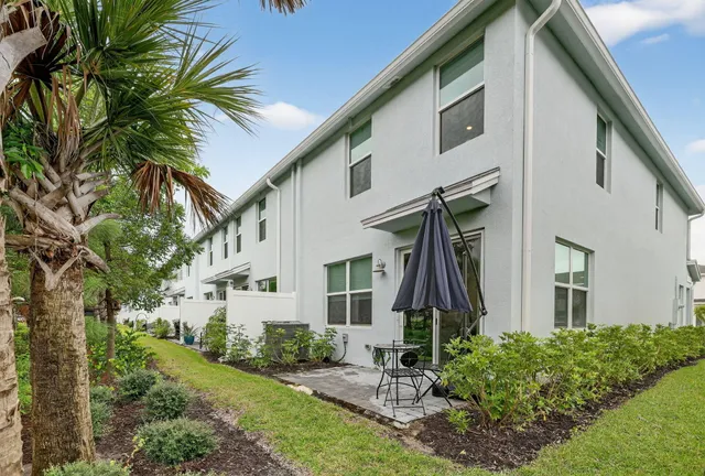 $422,900 | 5672 Southeast Edgewater Circle, Stuart, FL 34997