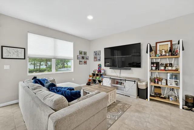 $422,900 | 5672 Southeast Edgewater Circle, Stuart, FL 34997