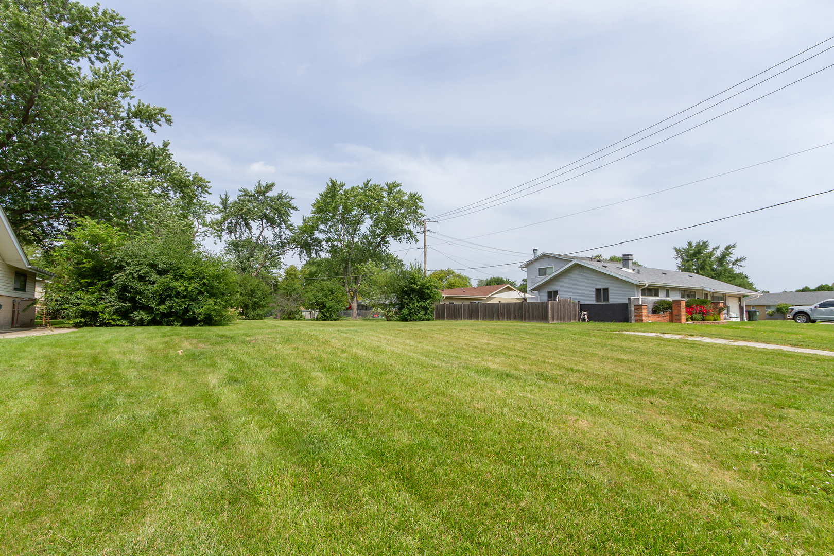 480 Illinois Boulevard Hoffman Estates, IL 60169 - Photo 2 of 3 a front view of a house with a yard