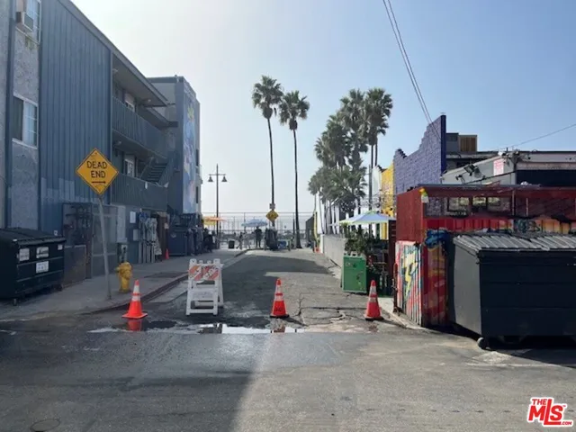a view of outdoor space with sitting space