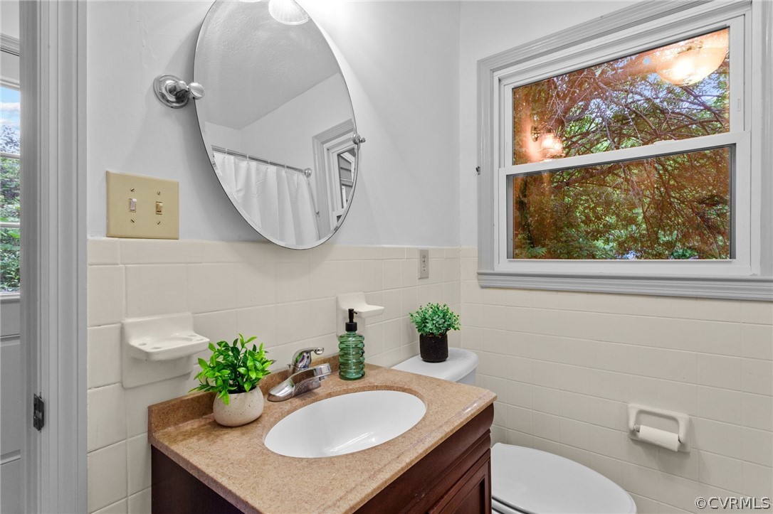 1692 Miller Lk Road Rice, VA 23966 - Photo 17 of 35 a bathroom with a sink mirror and toilet