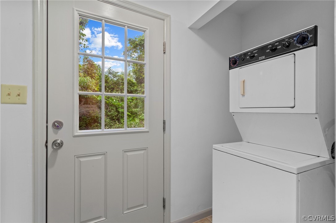 1692 Miller Lk Road Rice, VA 23966 - Photo 19 of 35 a utility room with dryer and washer