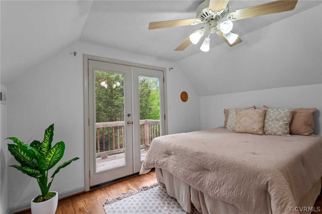 1692 Miller Lk Road Rice, VA 23966 - Photo 22 of 35 a bedroom with a bed and a potted plant