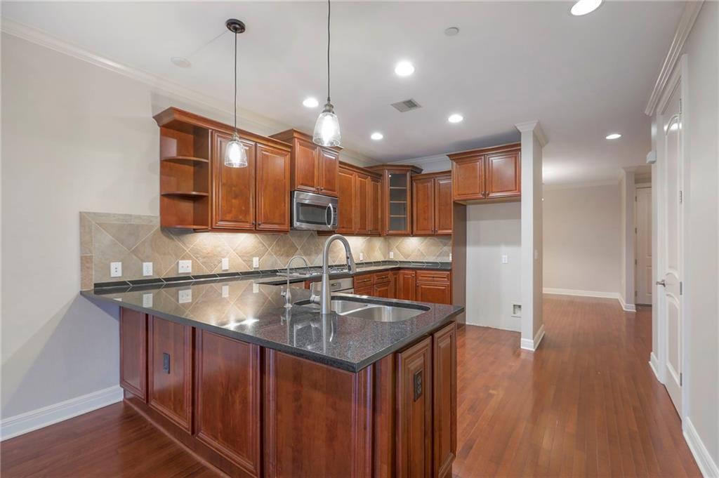 10531 Mission Road, Unit 207 Leawood, KS 66206 - Photo 11 of 34