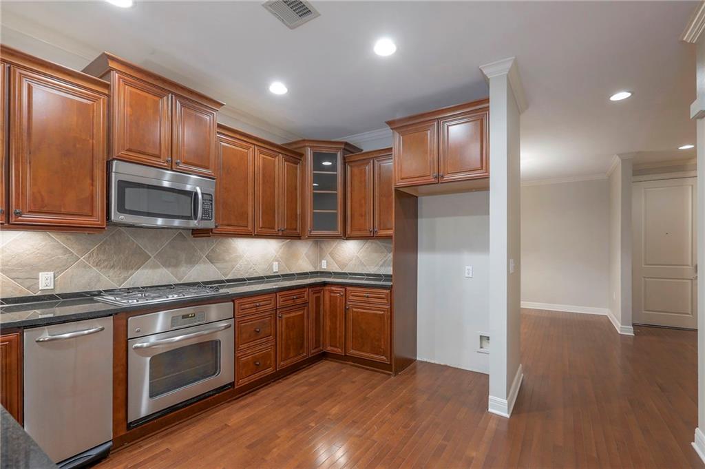 10531 Mission Road, Unit 207 Leawood, KS 66206 - Photo 12 of 34