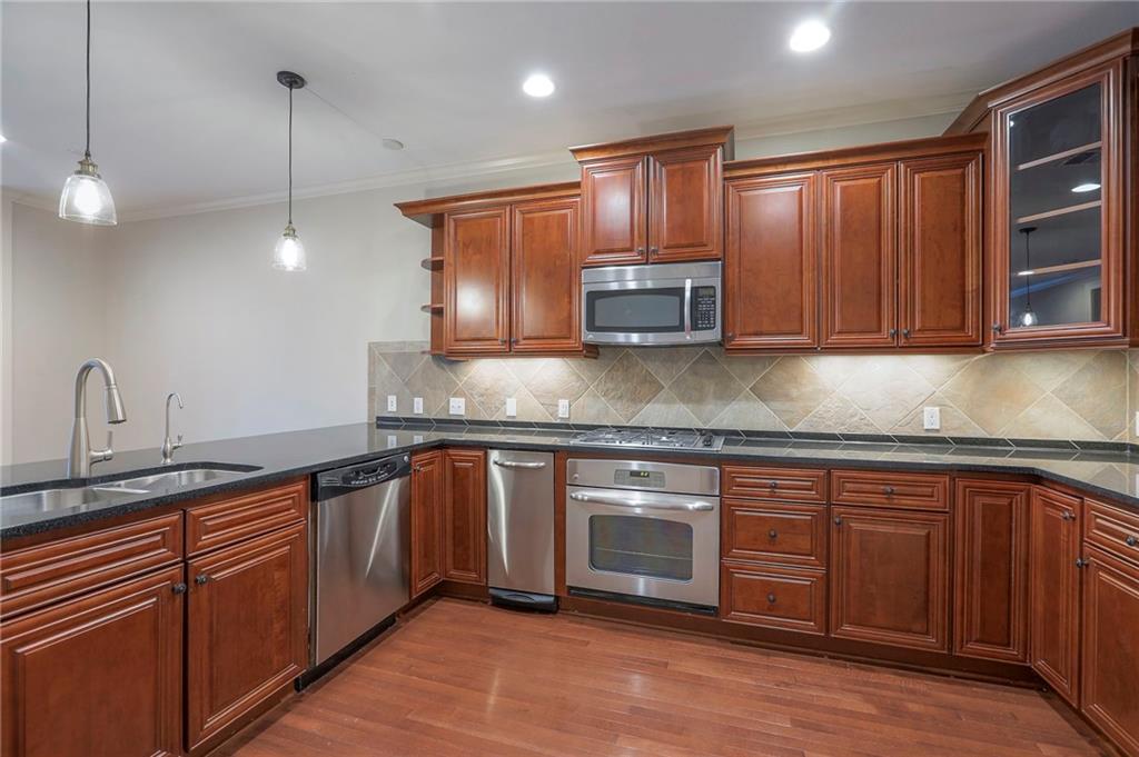 10531 Mission Road, Unit 207 Leawood, KS 66206 - Photo 13 of 34