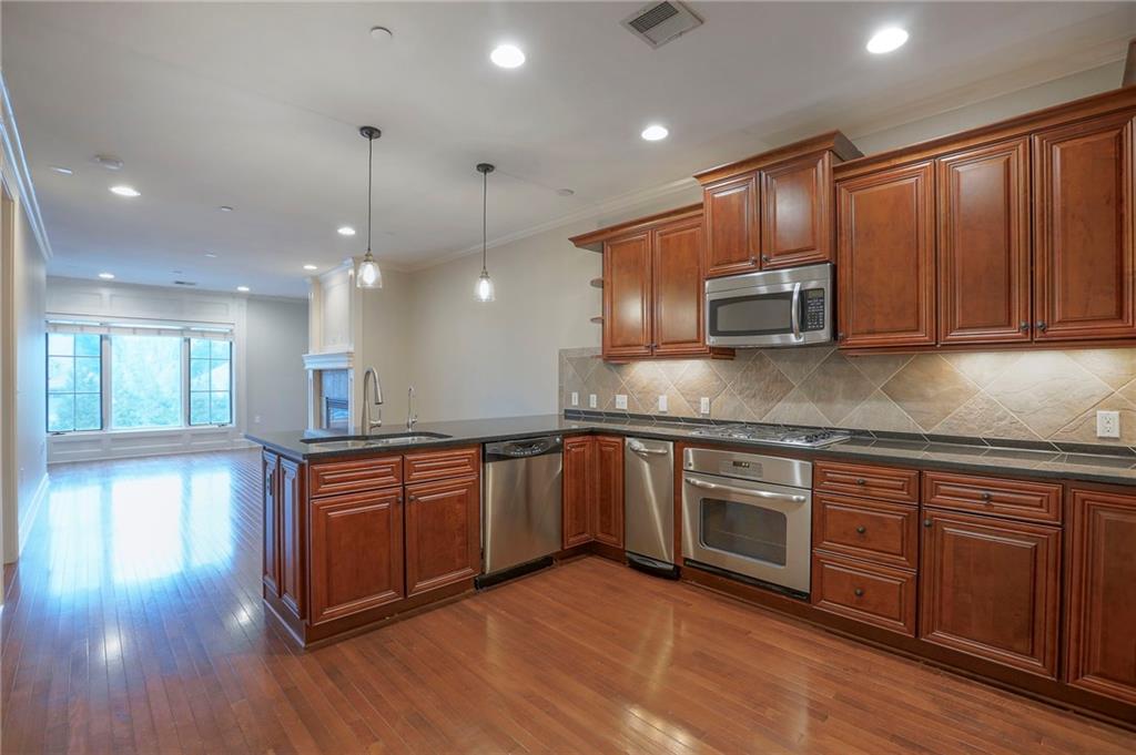 10531 Mission Road, Unit 207 Leawood, KS 66206 - Photo 14 of 34