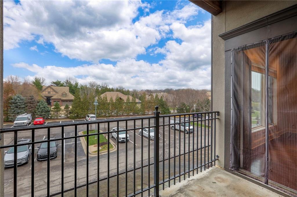 10531 Mission Road, Unit 207 Leawood, KS 66206 - Photo 24 of 34