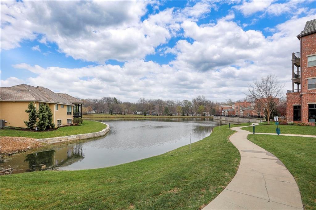 10531 Mission Road, Unit 207 Leawood, KS 66206 - Photo 33 of 34