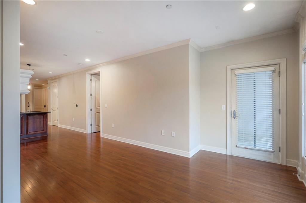 10531 Mission Road, Unit 207 Leawood, KS 66206 - Photo 9 of 34