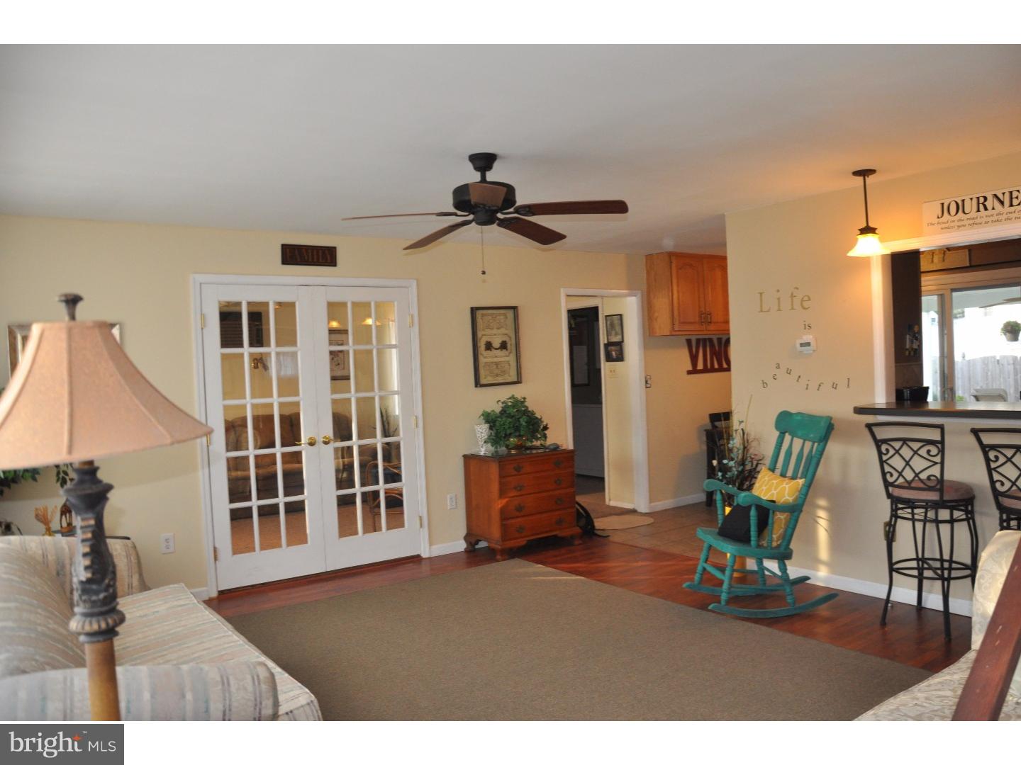 20 Petunia Road Levittown, PA 19056 - Photo 3 of 22 Living Room
