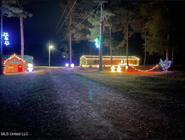 $320,000 | 401 Montgomery Road Southwest, Summit, MS 39666