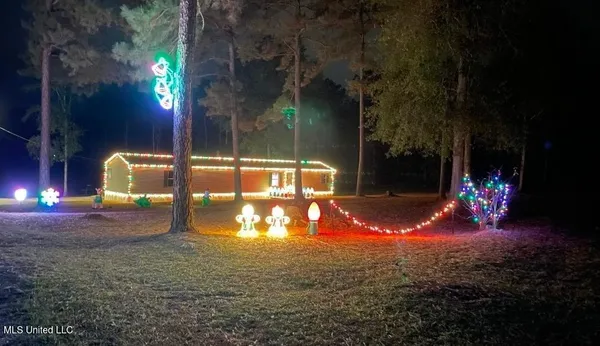 $299,000 | 401 Montgomery Road Southwest, Summit, MS 39666