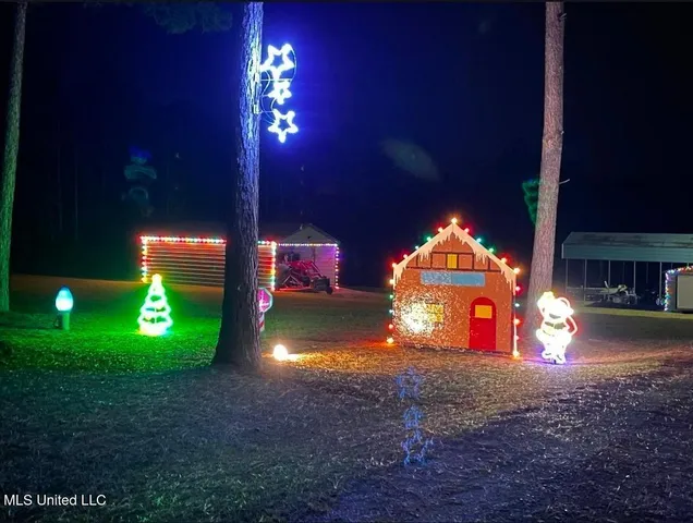 $320,000 | 401 Montgomery Road Southwest, Summit, MS 39666