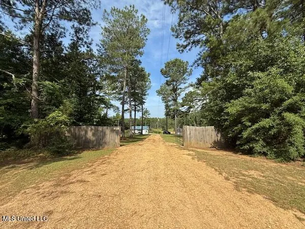 $299,000 | 401 Montgomery Road Southwest, Summit, MS 39666