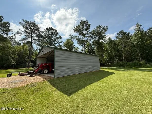 $299,000 | 401 Montgomery Road Southwest, Summit, MS 39666