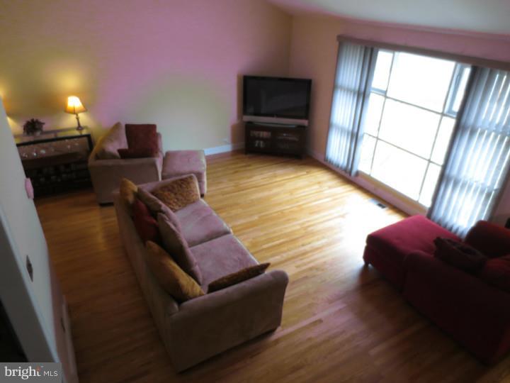 9721 Portis Road Philadelphia, PA 19115 - Photo 3 of 11 Gallery Image 3