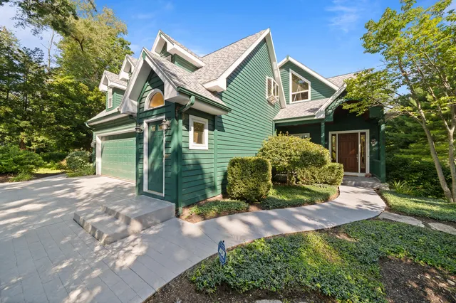 $1,475,000 | 765 Brickley Court, Fontana, WI 53125