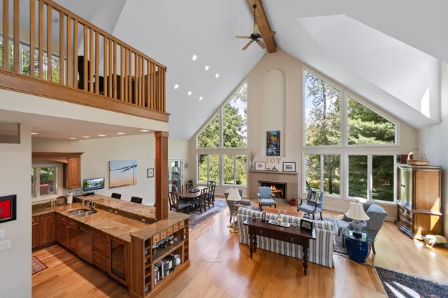 $1,475,000 | 765 Brickley Court, Fontana, WI 53125