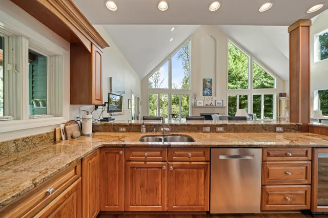 $1,475,000 | 765 Brickley Court, Fontana, WI 53125