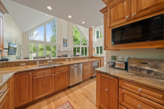 $1,475,000 | 765 Brickley Court, Fontana, WI 53125