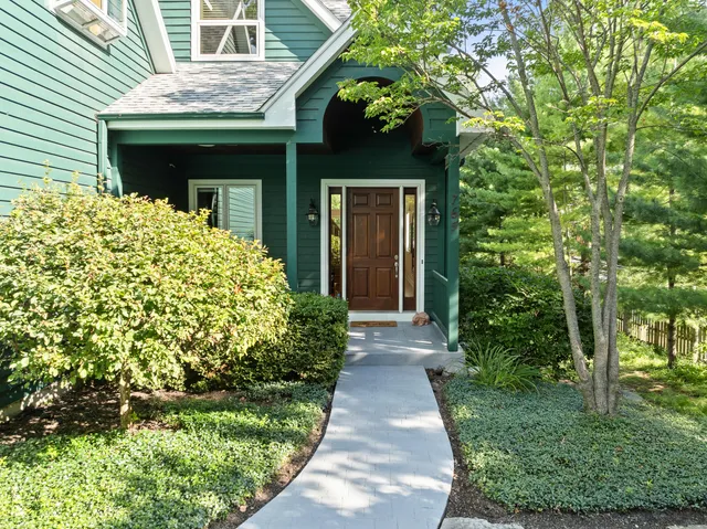 $1,475,000 | 765 Brickley Court, Fontana, WI 53125