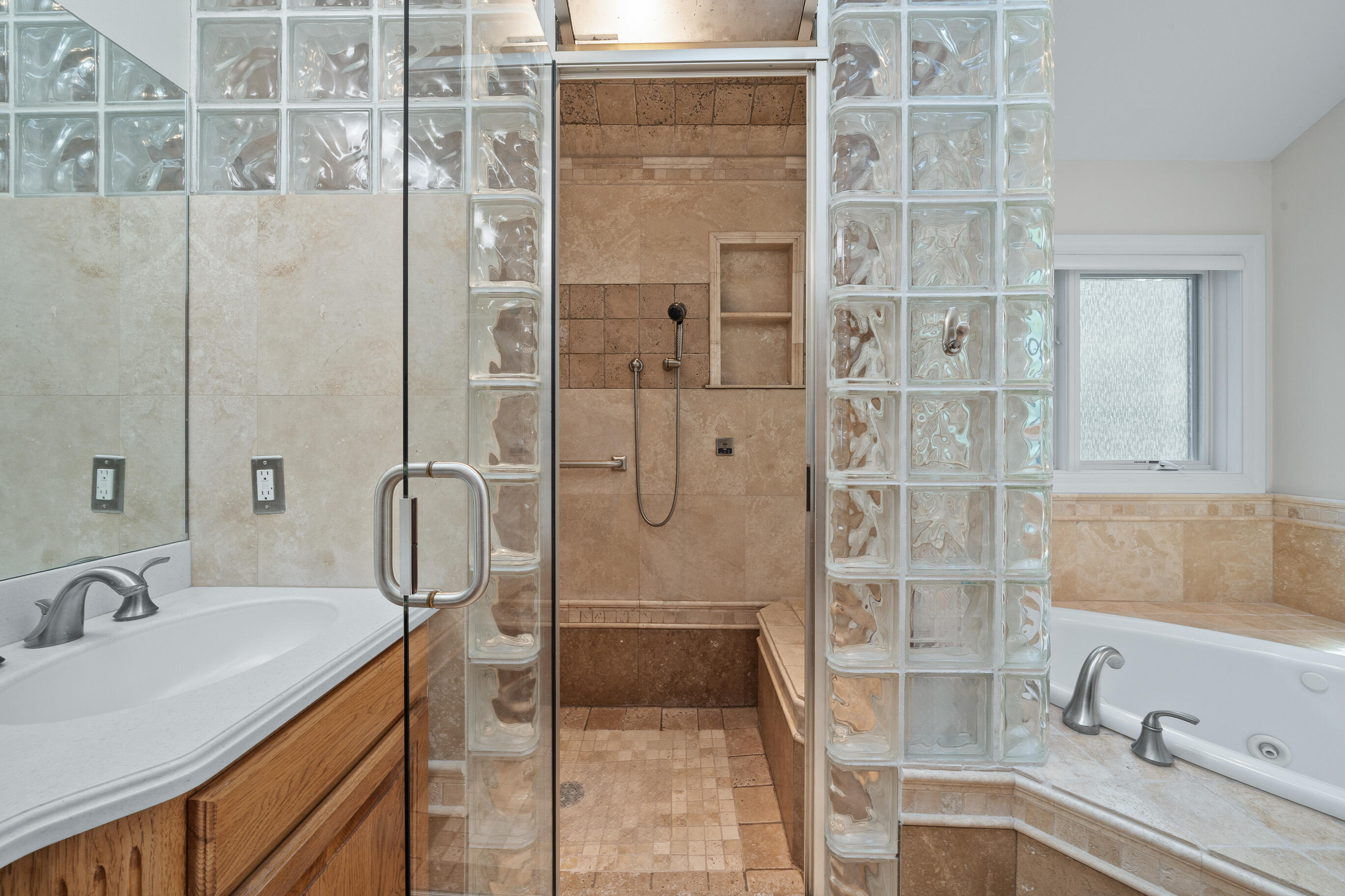 765 Brickley Court Fontana, WI 53125 - Photo 47 of 130 Master Bathroom