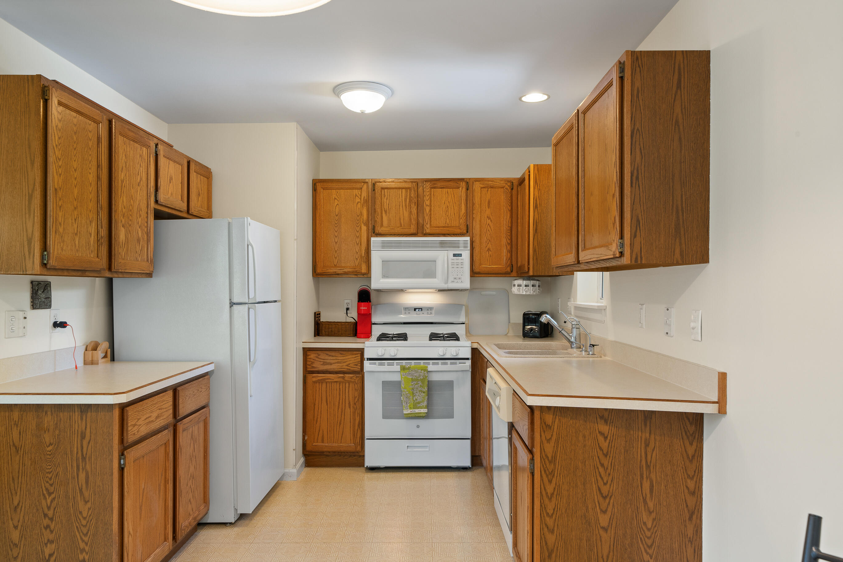 765 Brickley Court Fontana, WI 53125 - Photo 60 of 130 Apartment Kitchen