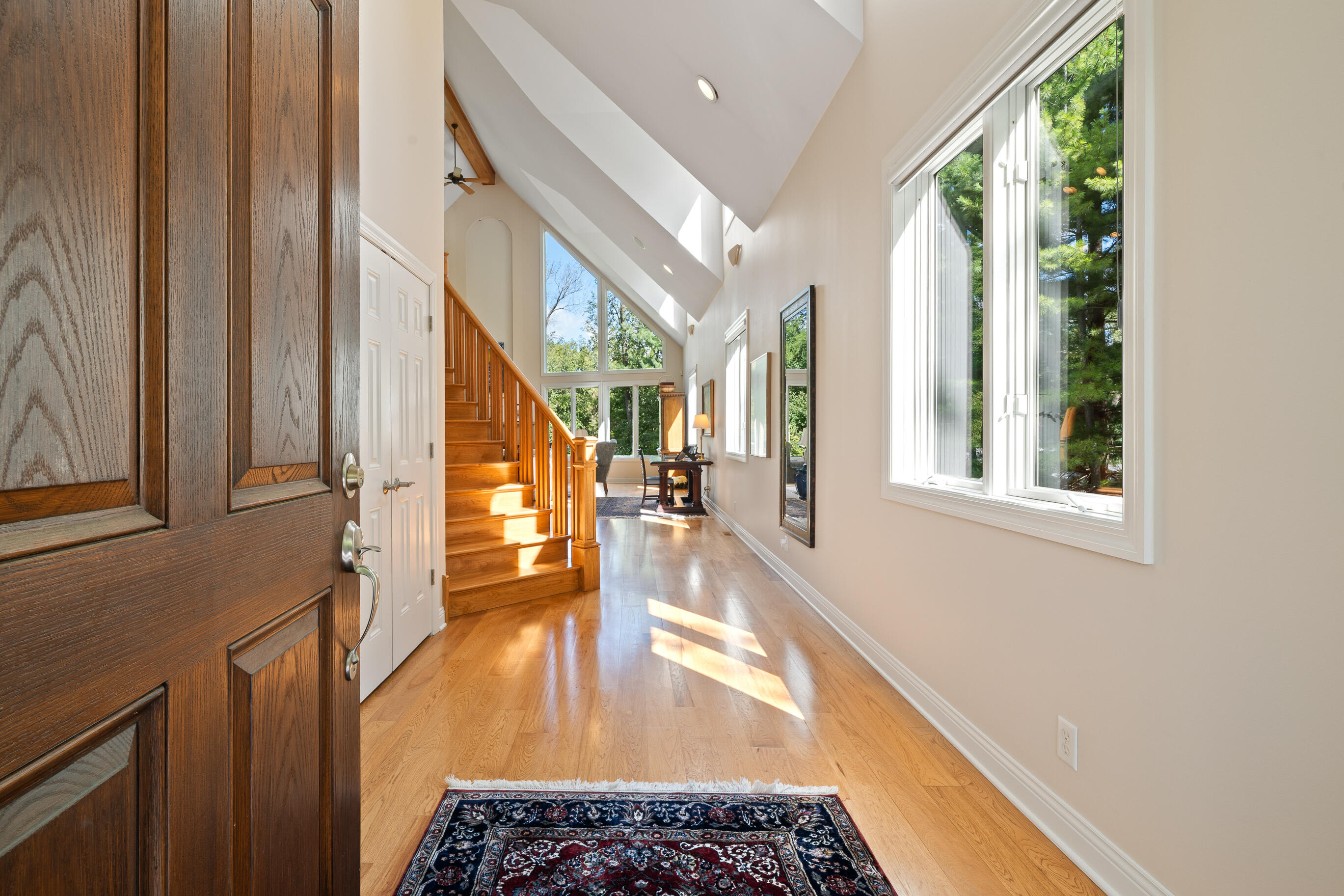 765 Brickley Court Fontana, WI 53125 - Photo 6 of 130 Entryway
