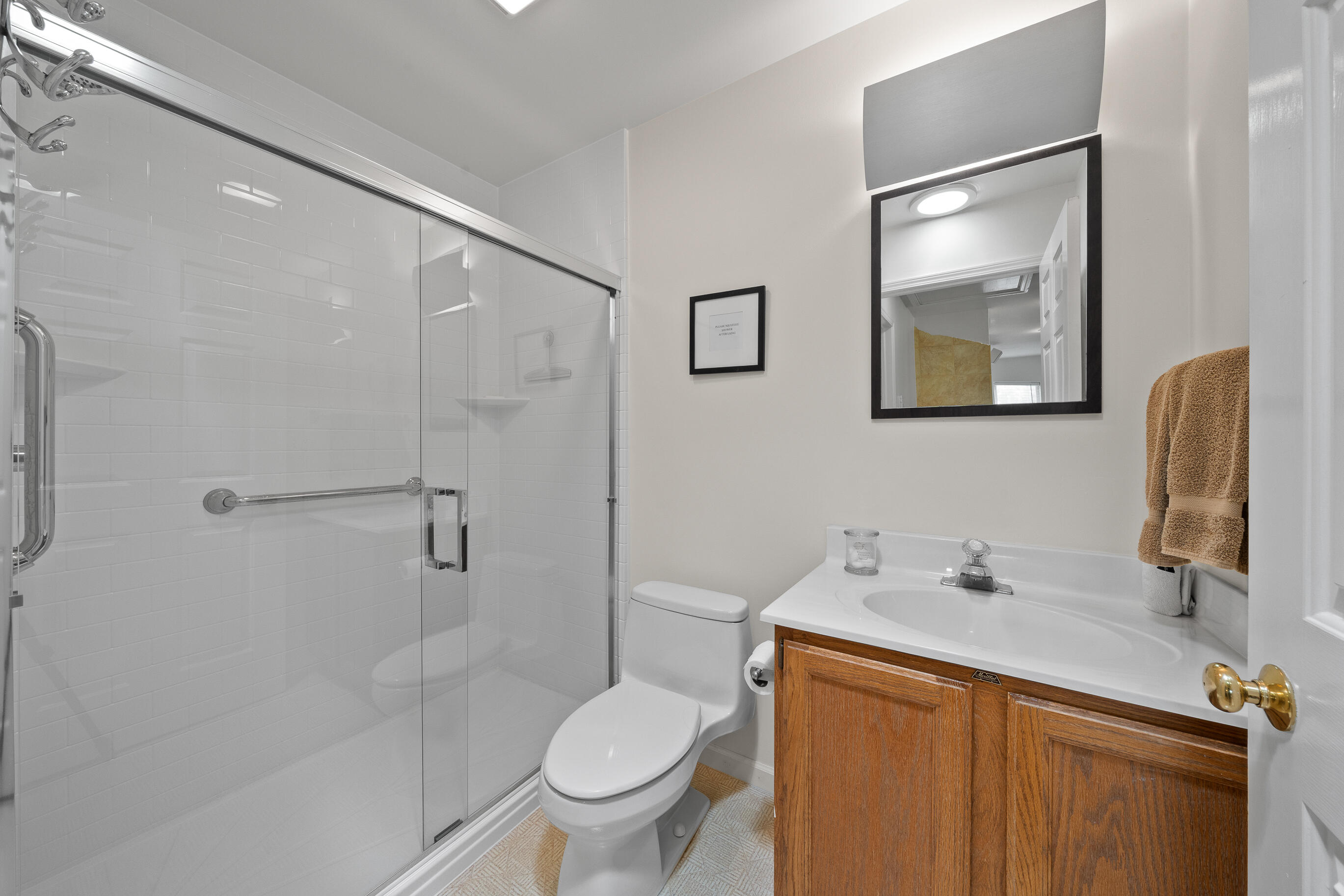 765 Brickley Court Fontana, WI 53125 - Photo 67 of 130 Apartment Bathroom