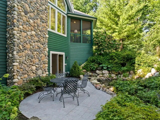 $1,475,000 | 765 Brickley Court, Fontana, WI 53125