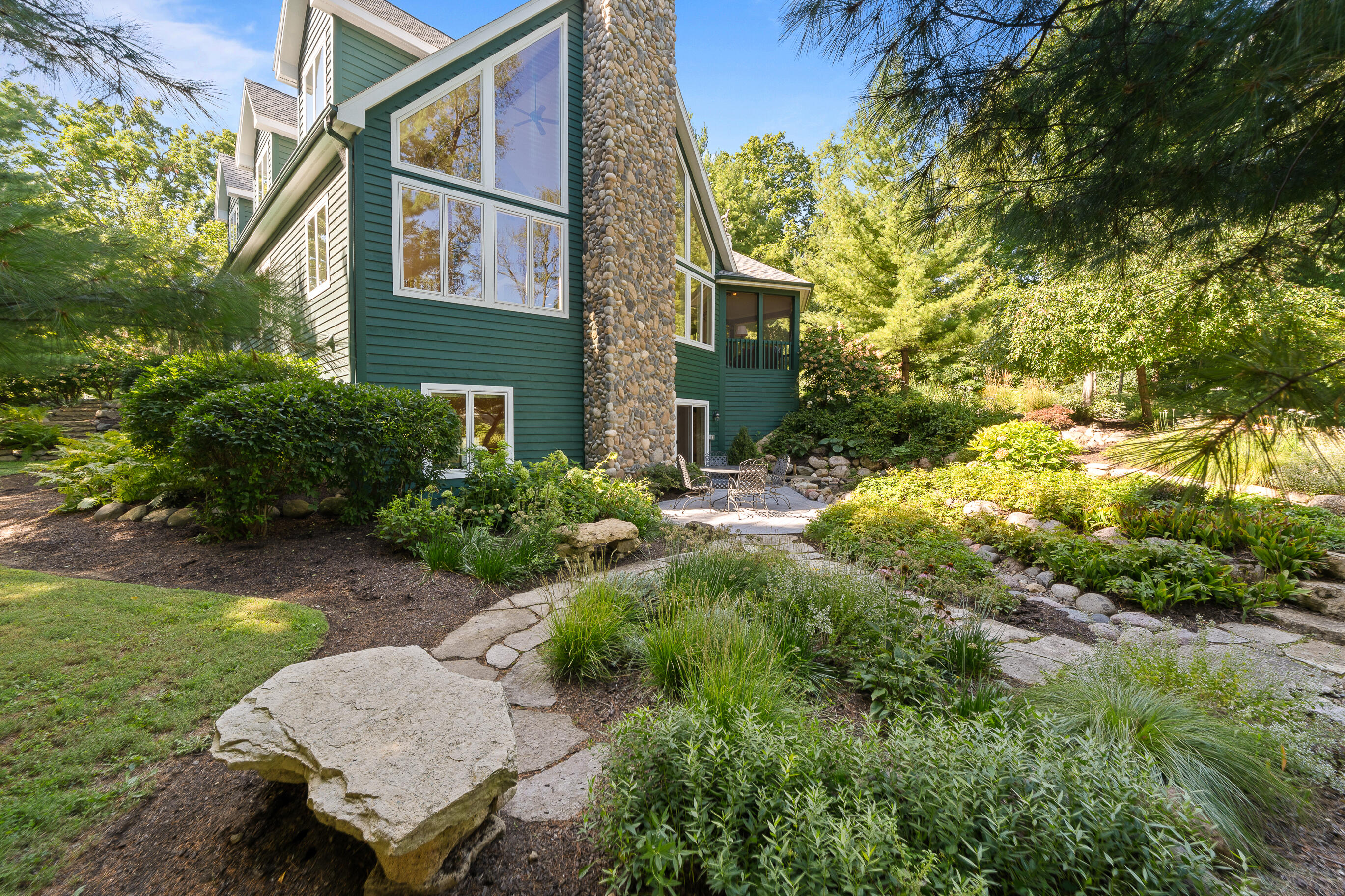 765 Brickley Court Fontana, WI 53125 - Photo 83 of 130 Backyard