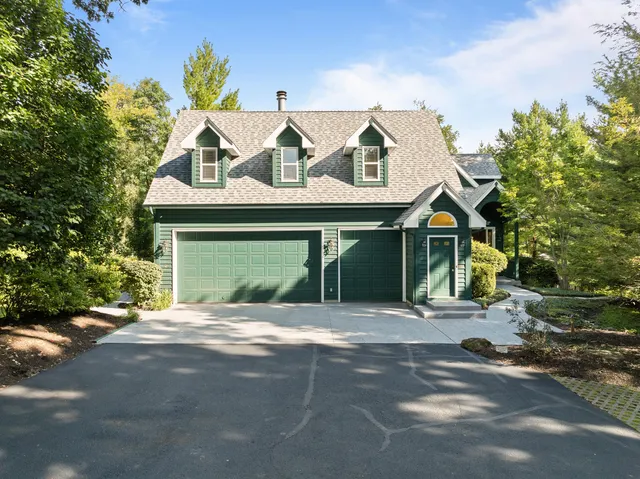 $1,475,000 | 765 Brickley Court, Fontana, WI 53125