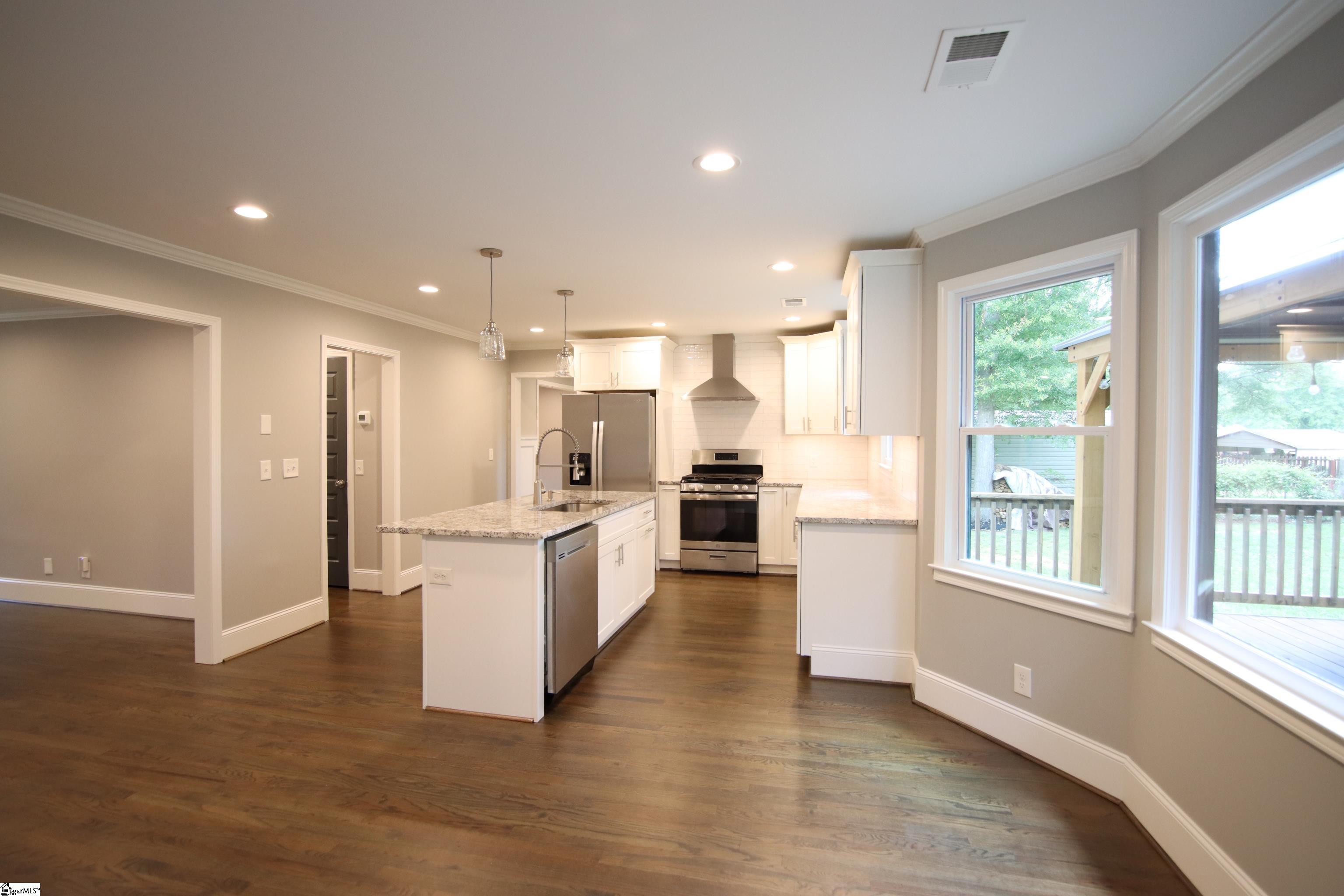 821 Brooks Road Mauldin, SC 29662 - Photo 10 of 36 Gallery Image 10