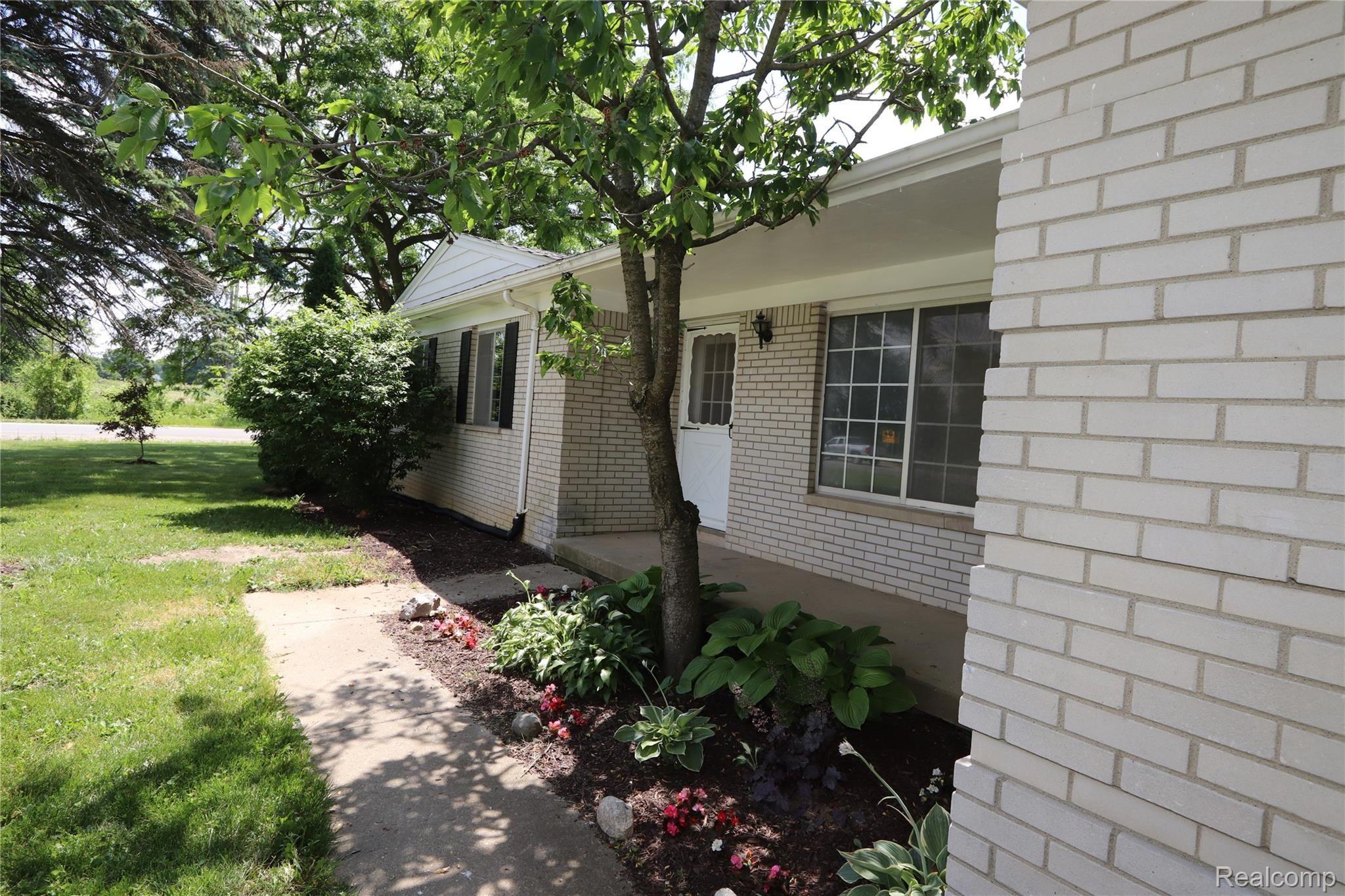 4011 Baldwin Road Grand Blanc, MI 48439 - Photo 3 of 42 IMG_7209.JPG