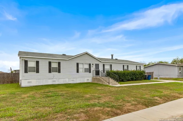 $1,800 | 2676 Pahmeyer Road, New Braunfels, TX 78130