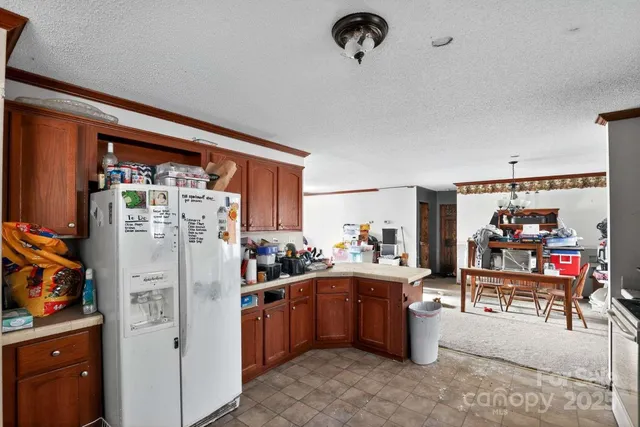 a kitchen that has a lot of appliances and cabinets