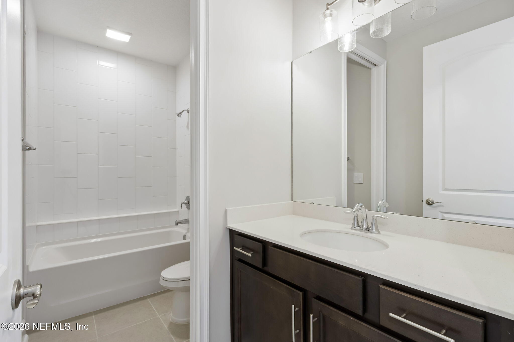 85350 Sandy Rdg Loop, Unit 39 Yulee, FL 32097 - Photo 20 of 29 a bathroom with a sink a toilet and a bathtub